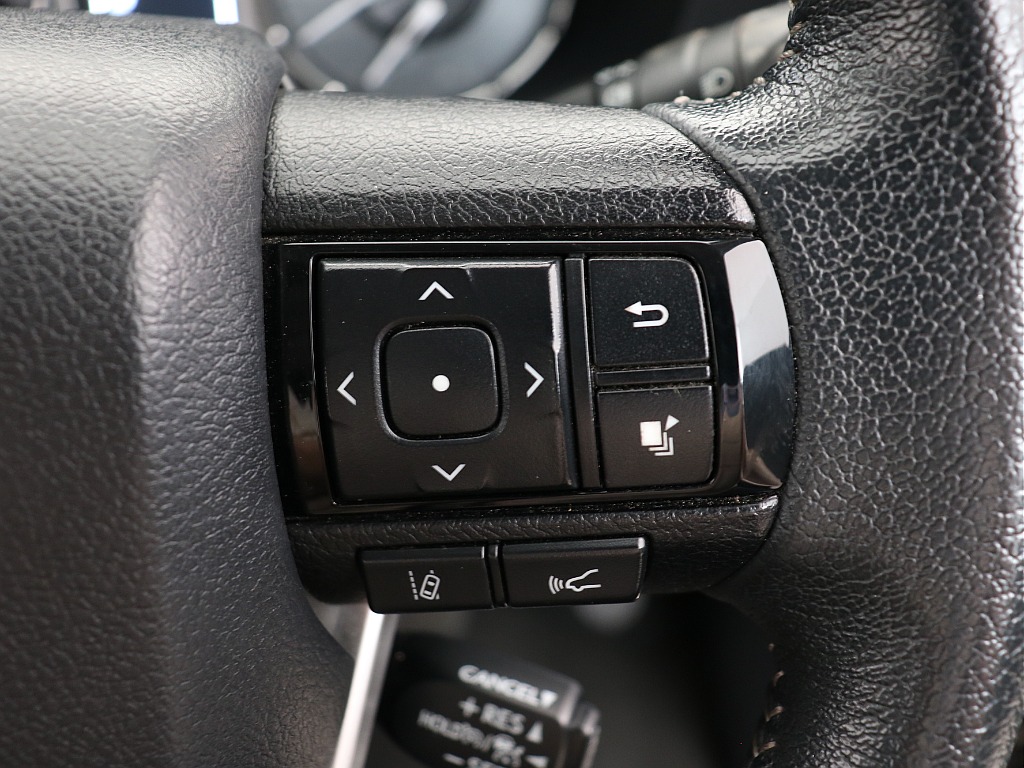 ステアリングスイッチ右！