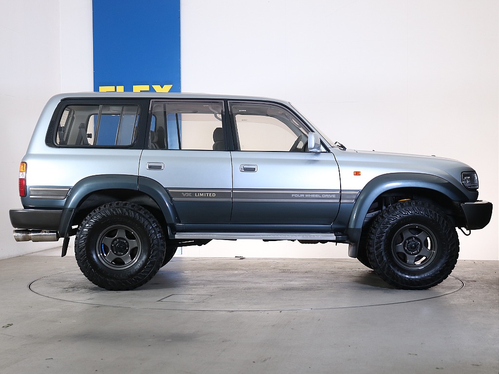 サイドビューも色あせが少なく、このコンディションを維持してきた前オーナーの努力が見られますね。