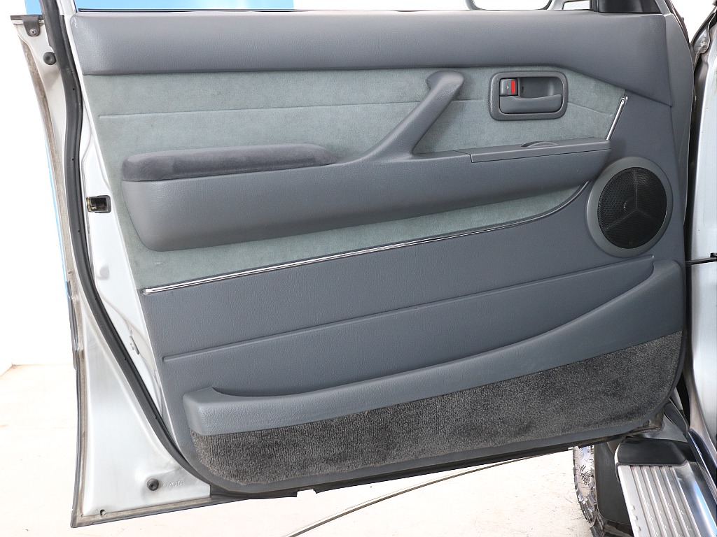 トヨタ ランドクルーザー80(49枚目)