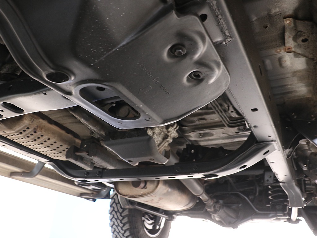 シャーシはアンダーFコートで、事前に防錆処理を施しております！