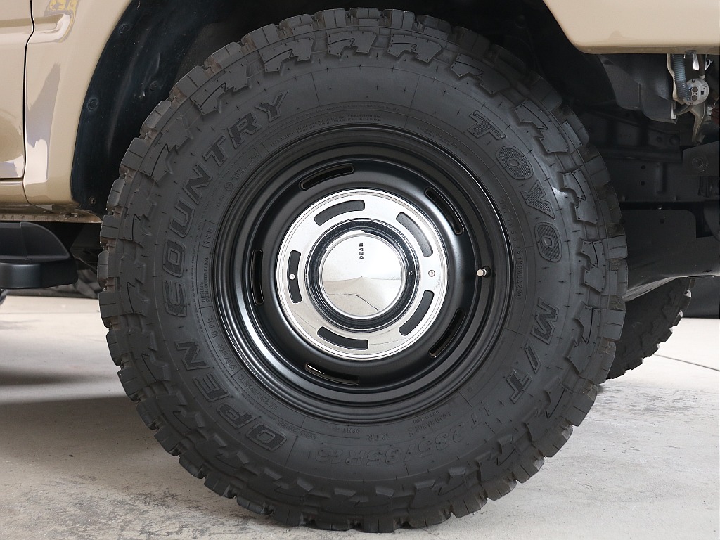 DEANクロスカントリーAWに、オープンカントリーM/Tタイヤの足元！