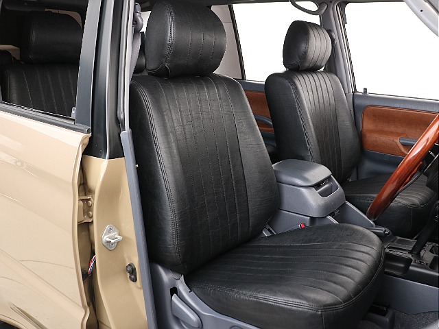 クラシックシートカバー装着済み！下部パイピング部はブラウンでアクセントに！