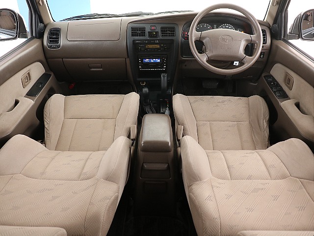 内装は純正感を最大限残した状態になります。 なぜかって？めちゃくちゃキレイなんですよ！ 紹介していきます