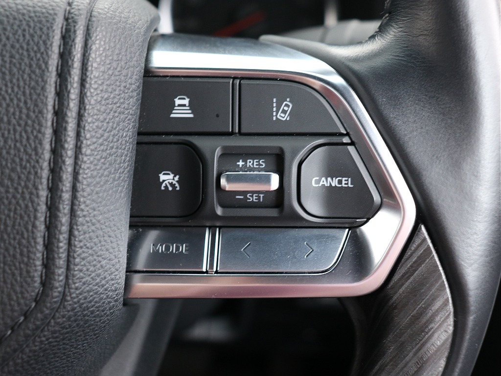 ステアリングスイッチ右！