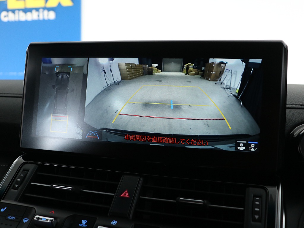 バックカメラ付きで車庫入れも安心！
