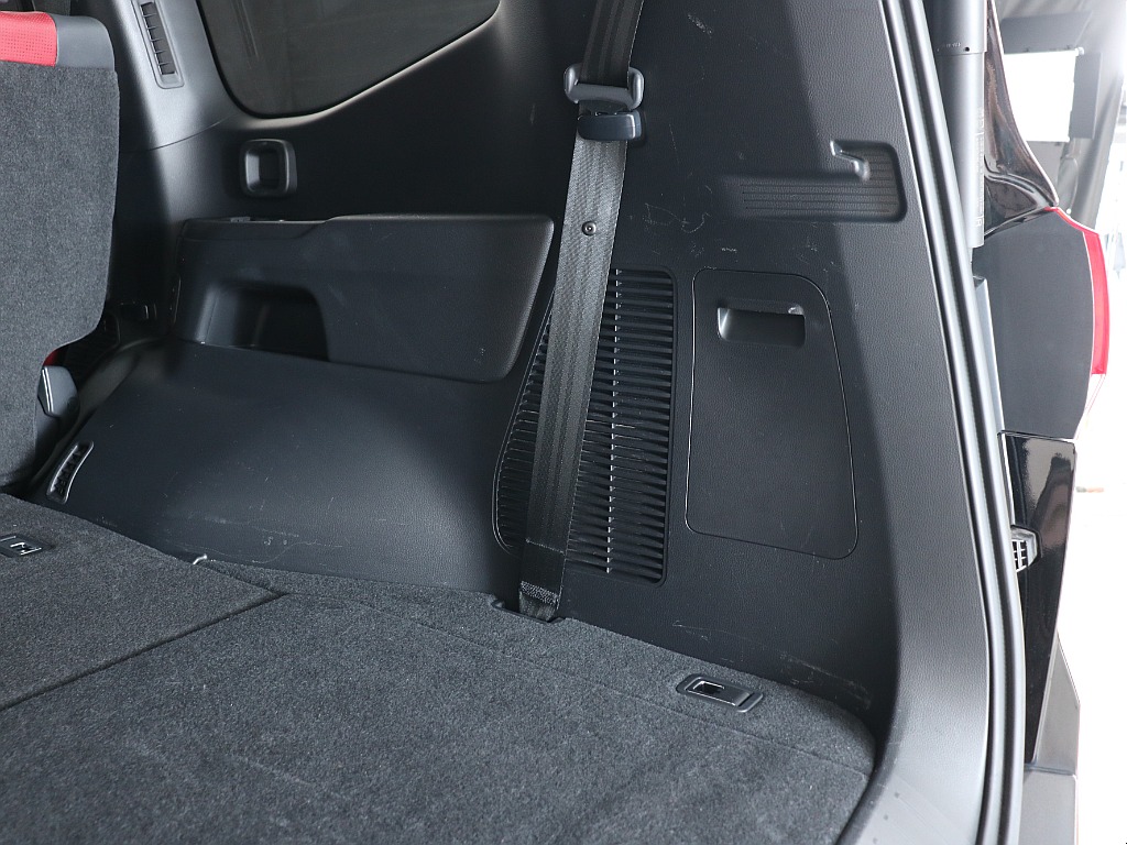 ラゲッジスぺース右！