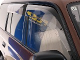 サイドバイザー付きのお車です！