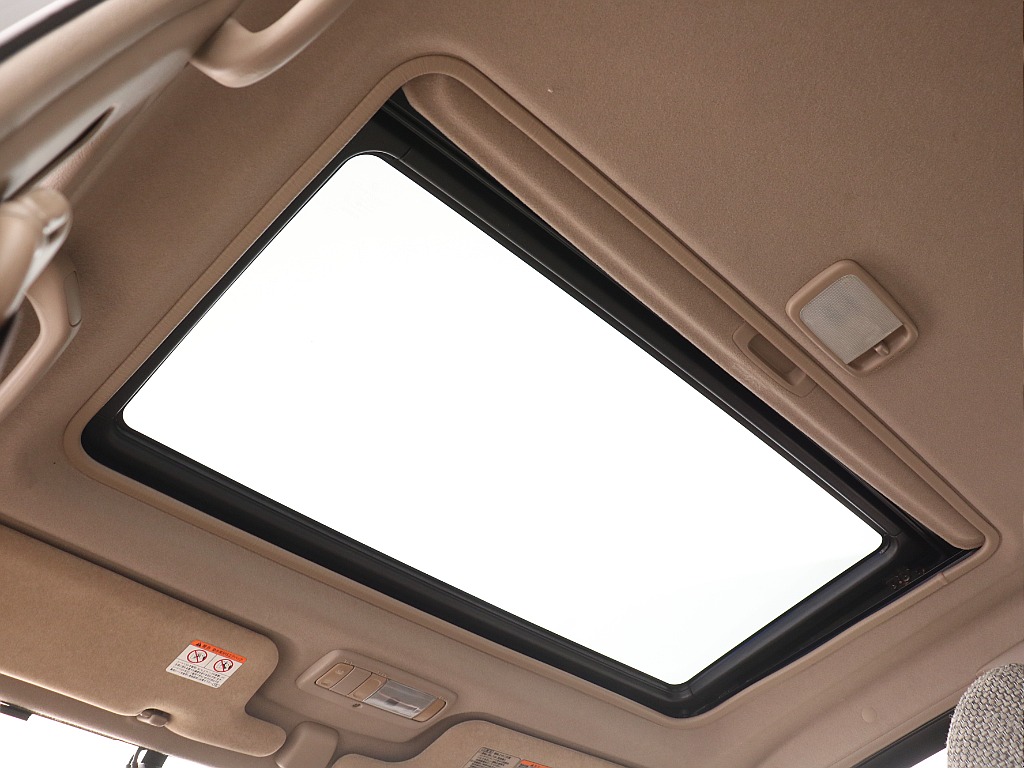 人気オプションサンルーフ付き！