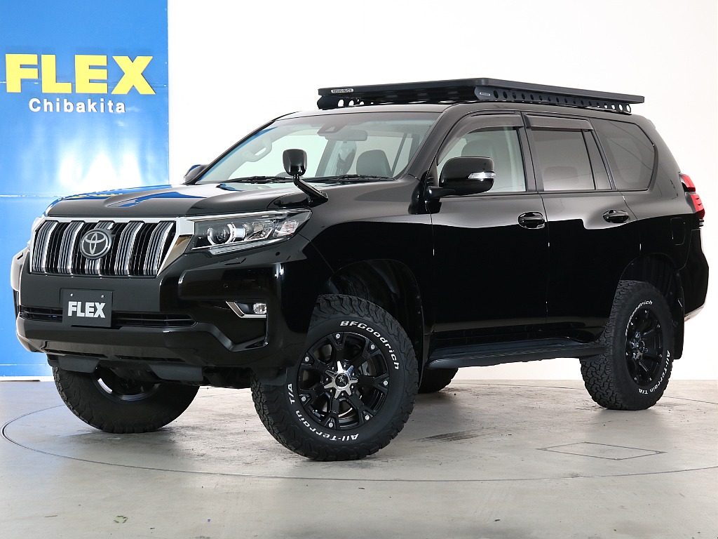 150プラド後期のTXグレードですが、ラックがつき、タイヤホイールもノーマルから変わっているライトカスタムです！