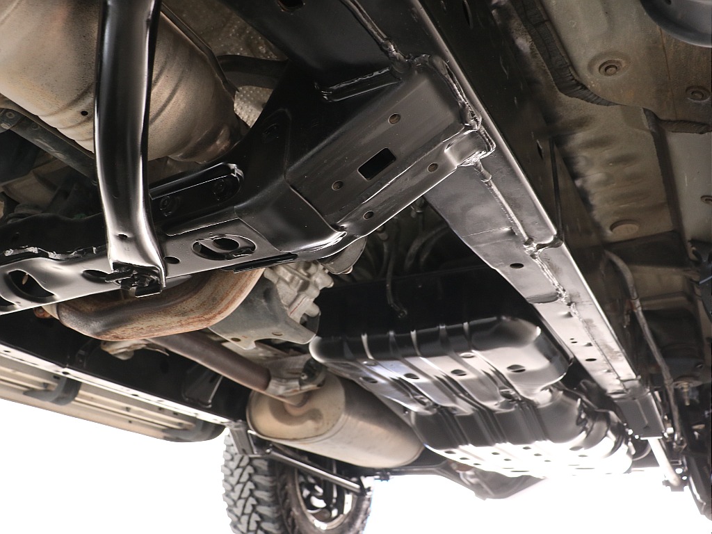 堅牢なラダーフレームは健在！下廻りも防錆塗装施工済み！