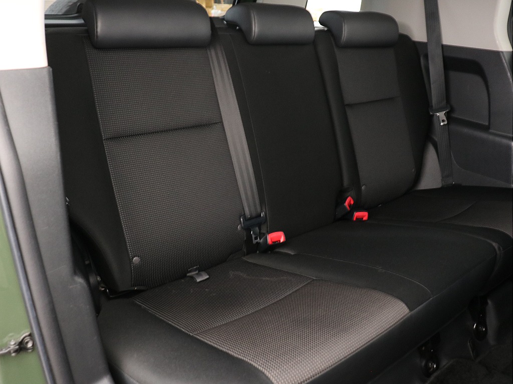 後部座席もご覧のクオリティーを維持！