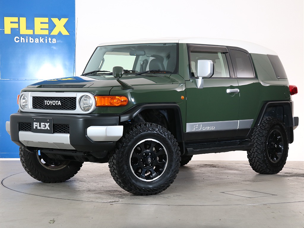 4.9万キロ代の低走行！グリーンカラーのFJクルーザー入庫致しました！！