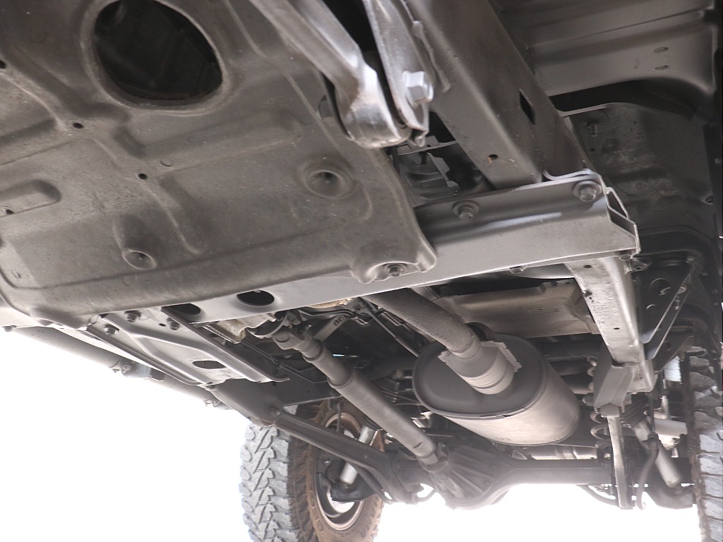 堅牢なラダーフレーム！ランクルと言えばですよね！防錆塗装もお任せください！