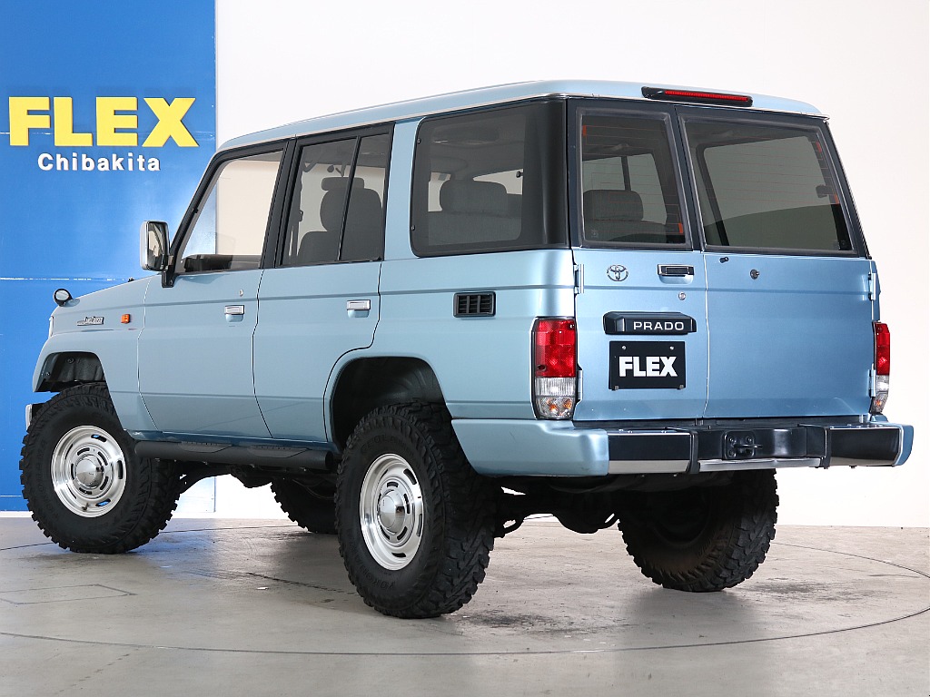 光輝くブルーメタリックカラー！ボディー色も相まって最高です！