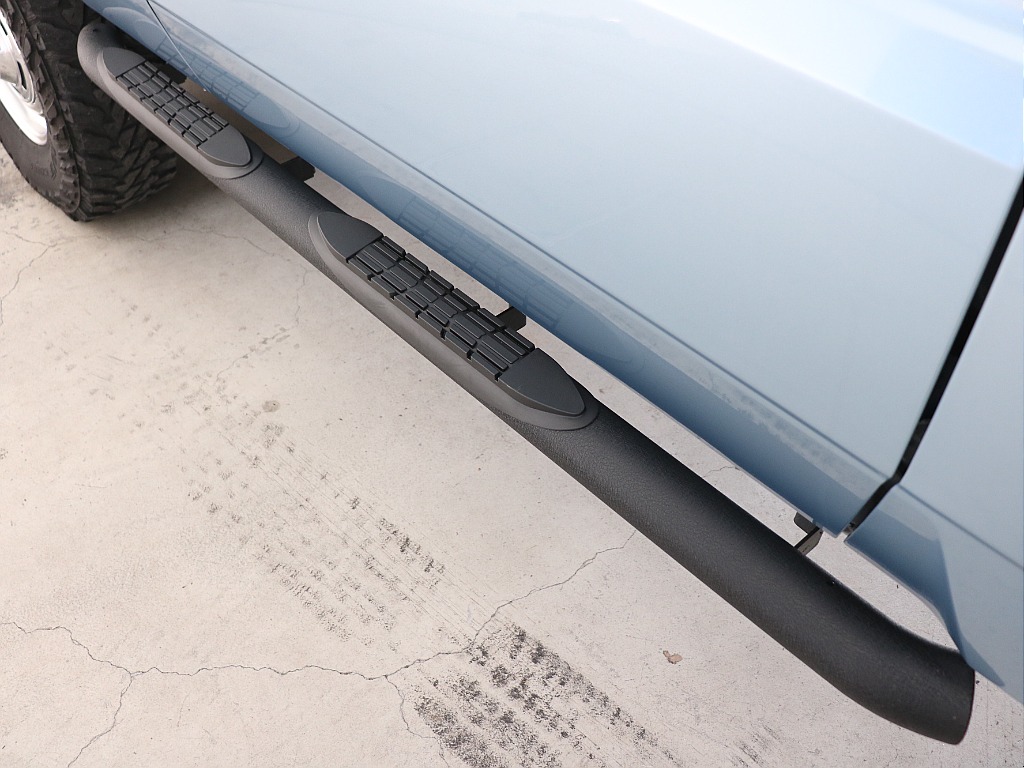 サイドステップ付きで乗り降り楽々！