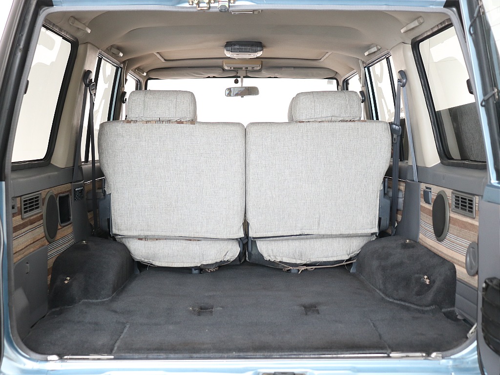 サードシートを取り外して広々としているラゲッジスペース！荷物も沢山詰め込めます！