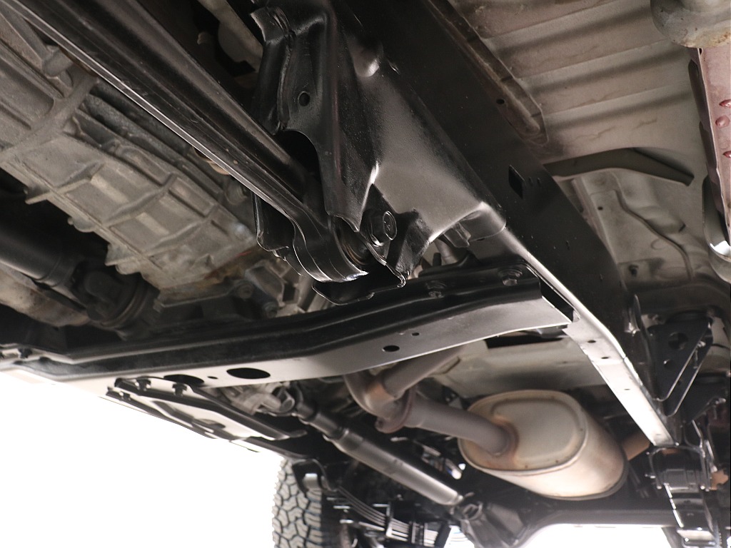 ランクルといえばラダーフレーム！下廻り防錆パスターも施工済み！