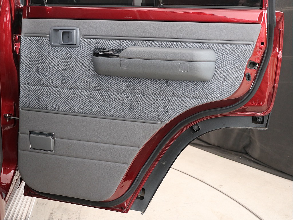 後部座席ドア内張！