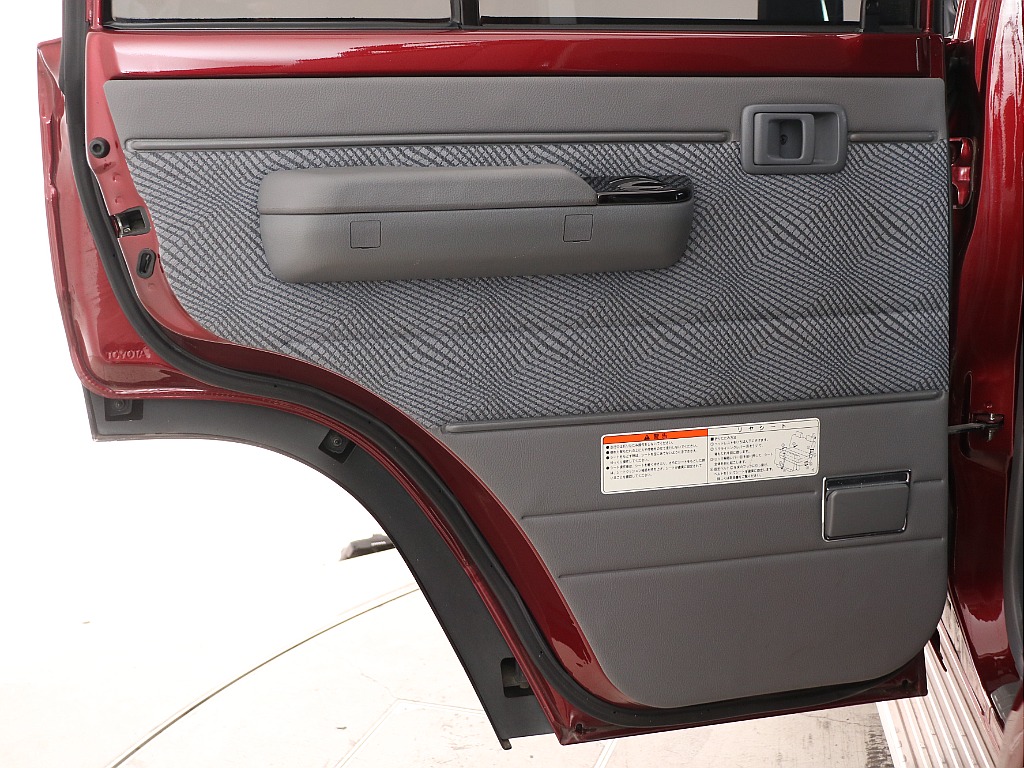 後部座席ドア内張！