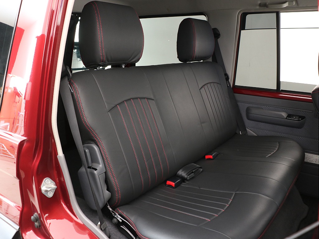 後部座席もご覧のクオリティーを維持！