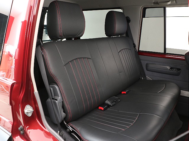 後部座席もご覧のクオリティーを維持！