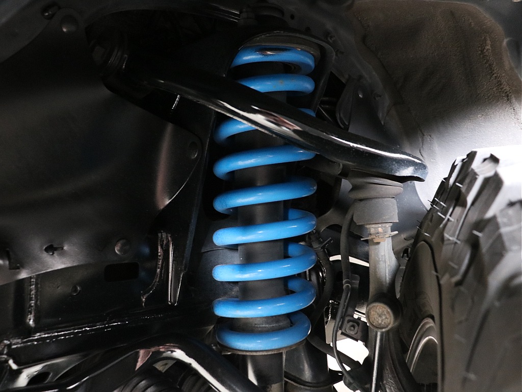 2インチリフトアップコイル装着済み！