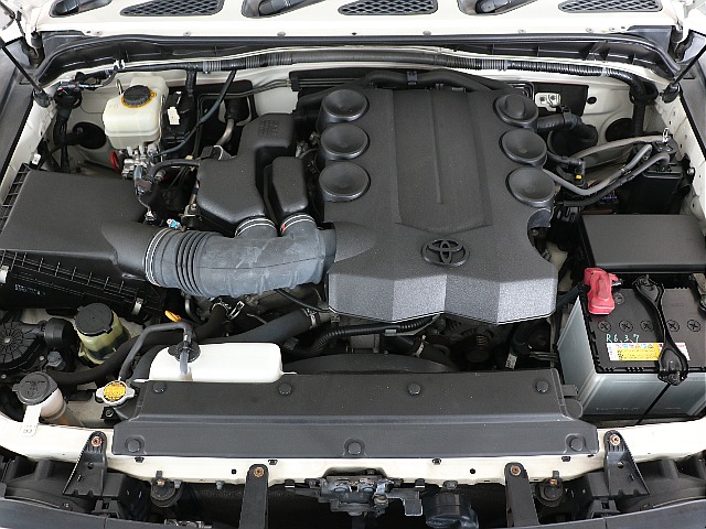 走行距離13万キロ台ですが、このエンジンルーム！かなり綺麗ですね！