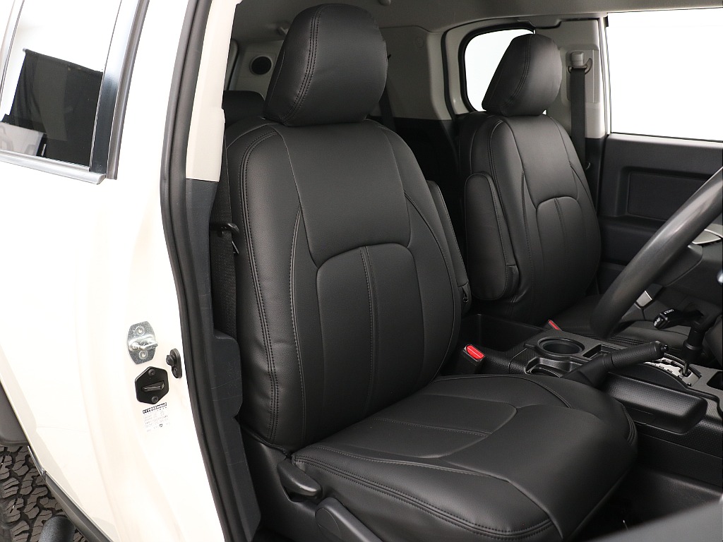 新品クラッツィオレザーシートカバー装着済み！シートカバーを付けることで高級感が出ますね！