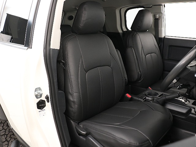 新品クラッツィオレザーシートカバー装着済み！シートカバーを付けることで高級感が出ますね！