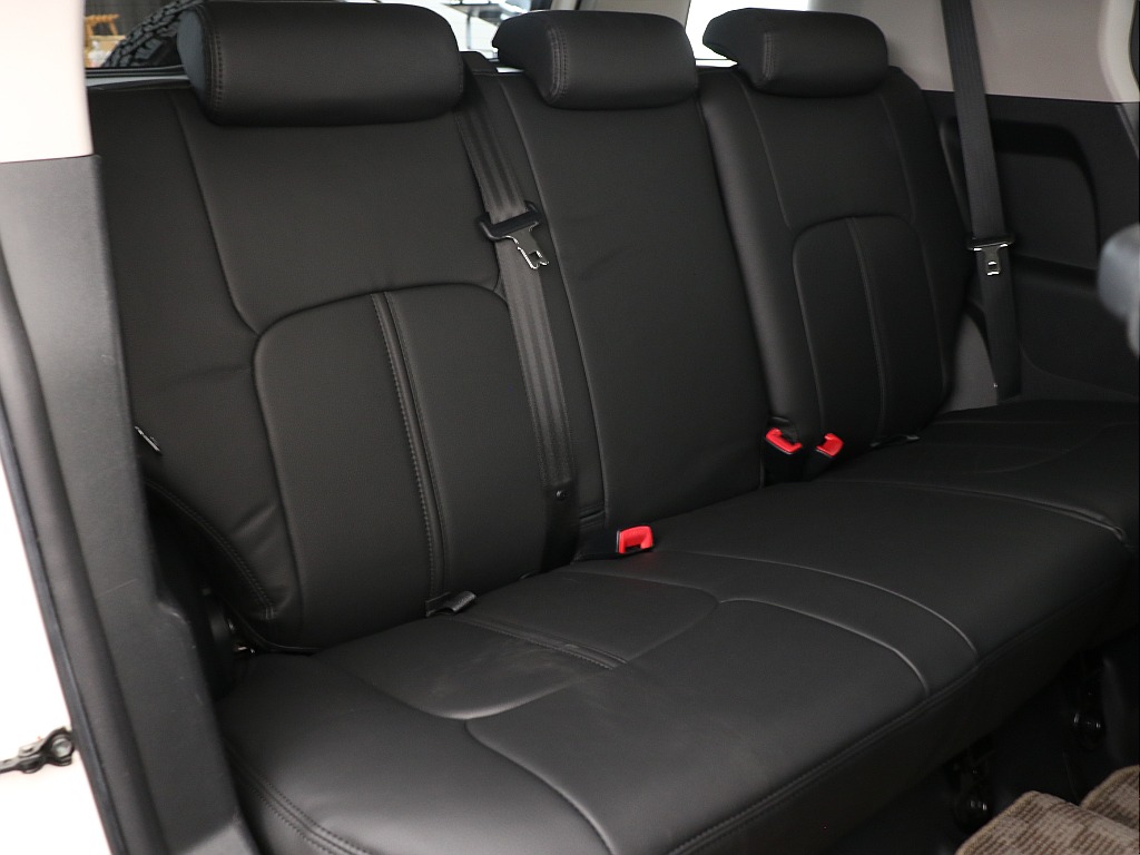 2列目の狭さが懸念されるお車ですが、意外に乗ってみると広いです！ご来場にてご確認ください♪