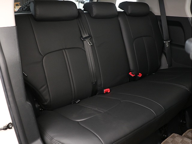 2列目の狭さが懸念されるお車ですが、意外に乗ってみると広いです！ご来場にてご確認ください♪