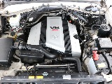 4,700ccのV8エンジン搭載！力強さには定評しかないエンジンですね！