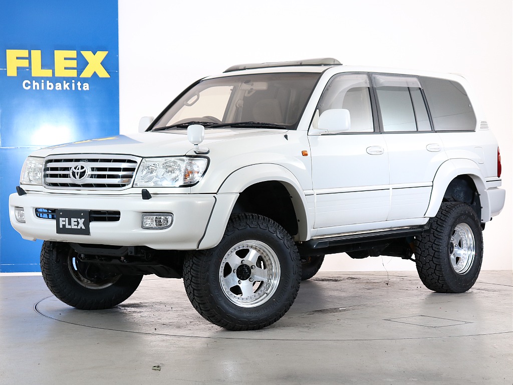 ランクル100！前期型！ボディーリフト！ホワイトパールマイカカラーにと入庫致しました♪
