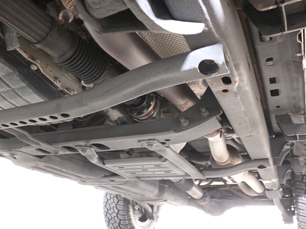 ラダーフレーム・ボディ別体構造！ボディ・オン・フレームで軽量、強固に仕立てられています！追加作業で下廻り防錆塗装も可能になります。