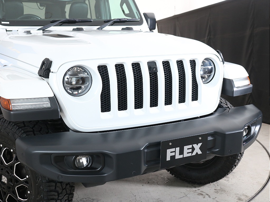 純正LEDヘッドライト装備！社外フロントバンパーの交換も承ります！