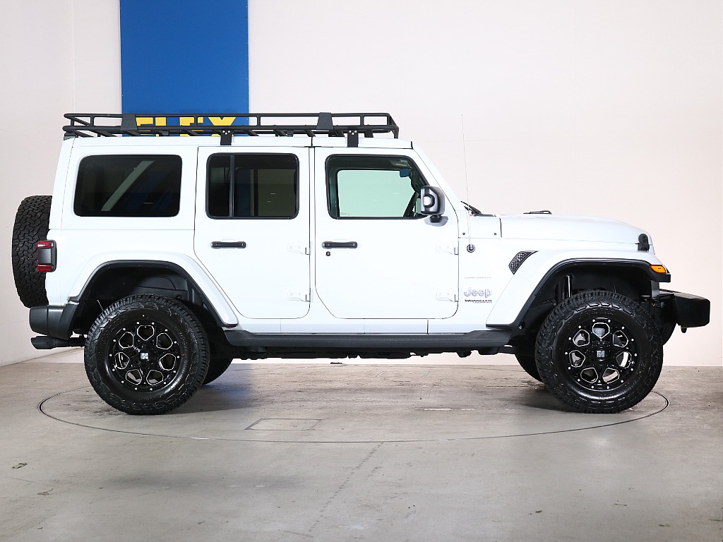 数少ないスクエアボディ！車輛全長は約４８７０ｍｍ。ボディ同色フェンダー！