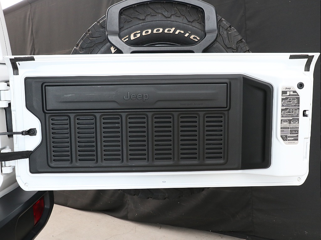 リアゲートドアトリム！