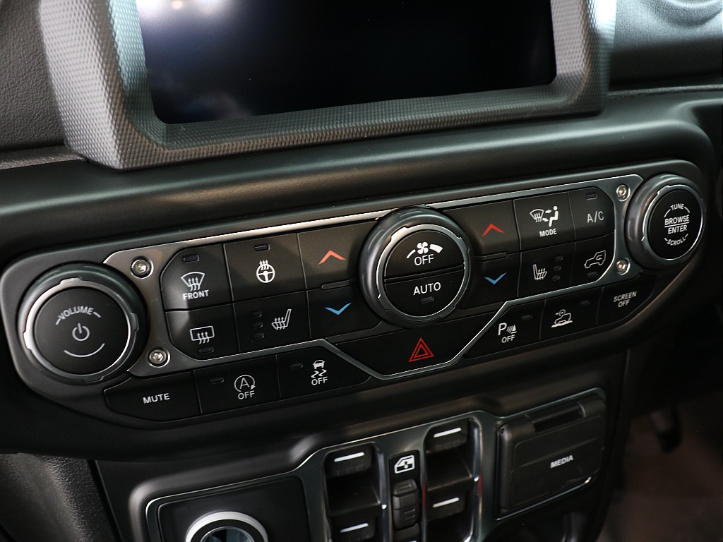 エアコンパネルの使いやすく操作性も優れております！