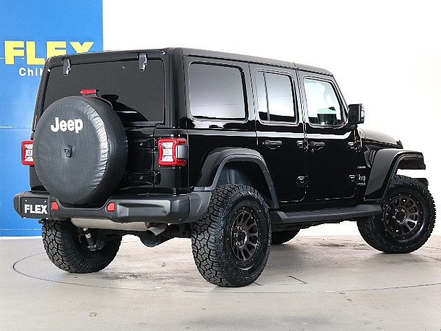 背面タイヤカバーにバンパー移設キットも装着済み！追加カスタムもご相談ください！