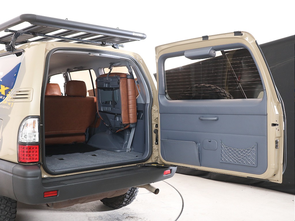 横開きのリアドア！