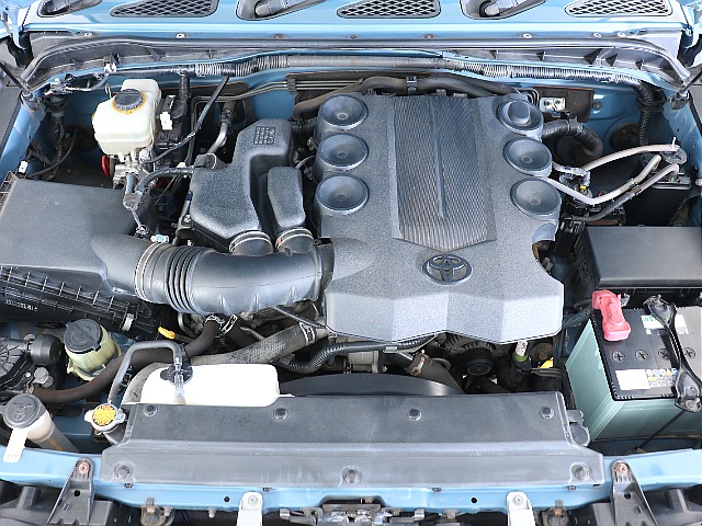 排気量4000㏄のハイパワーエンジン！どのランクルにも負けないくらいパワーがあるお車です！