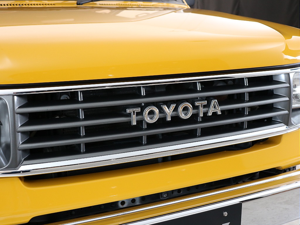 TOYOTA横文字グリル！