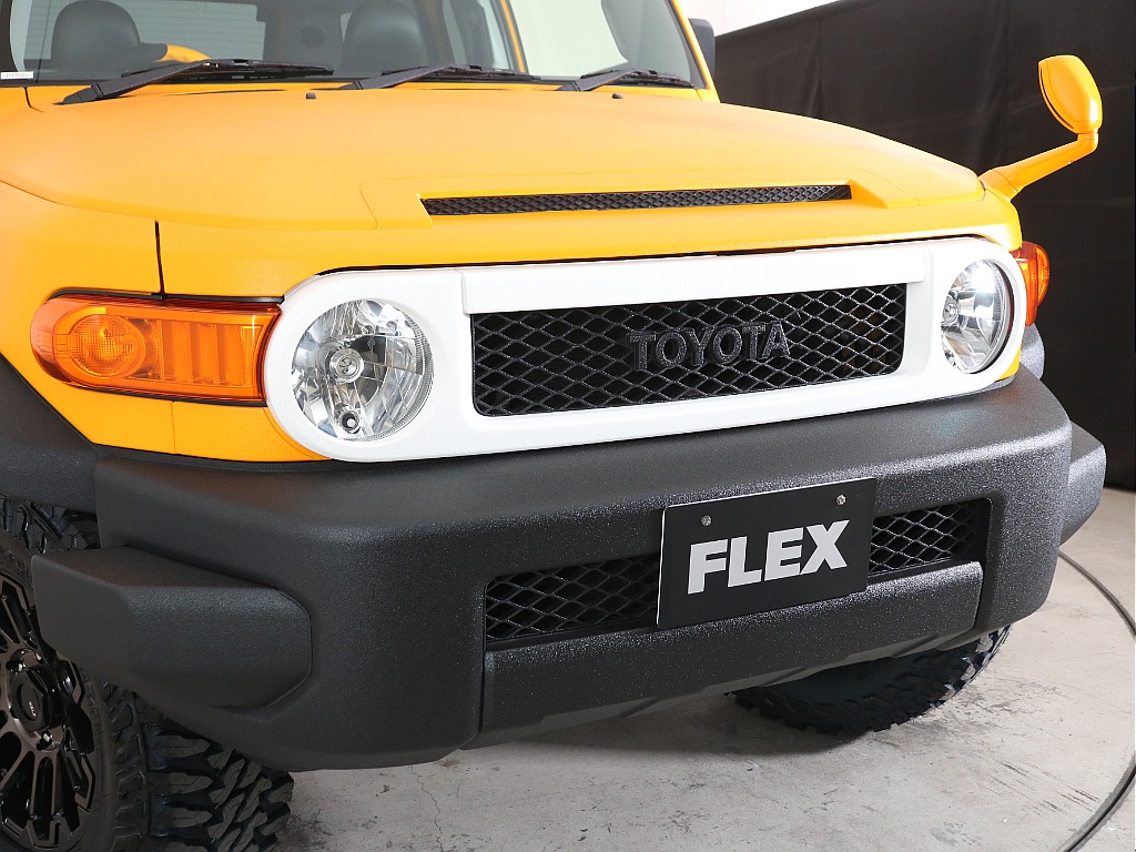 マットホワイトのグリル！インナーベゼルもマットブラック塗装！