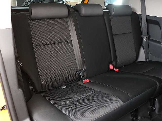 使用感の少ないセカンドシート！