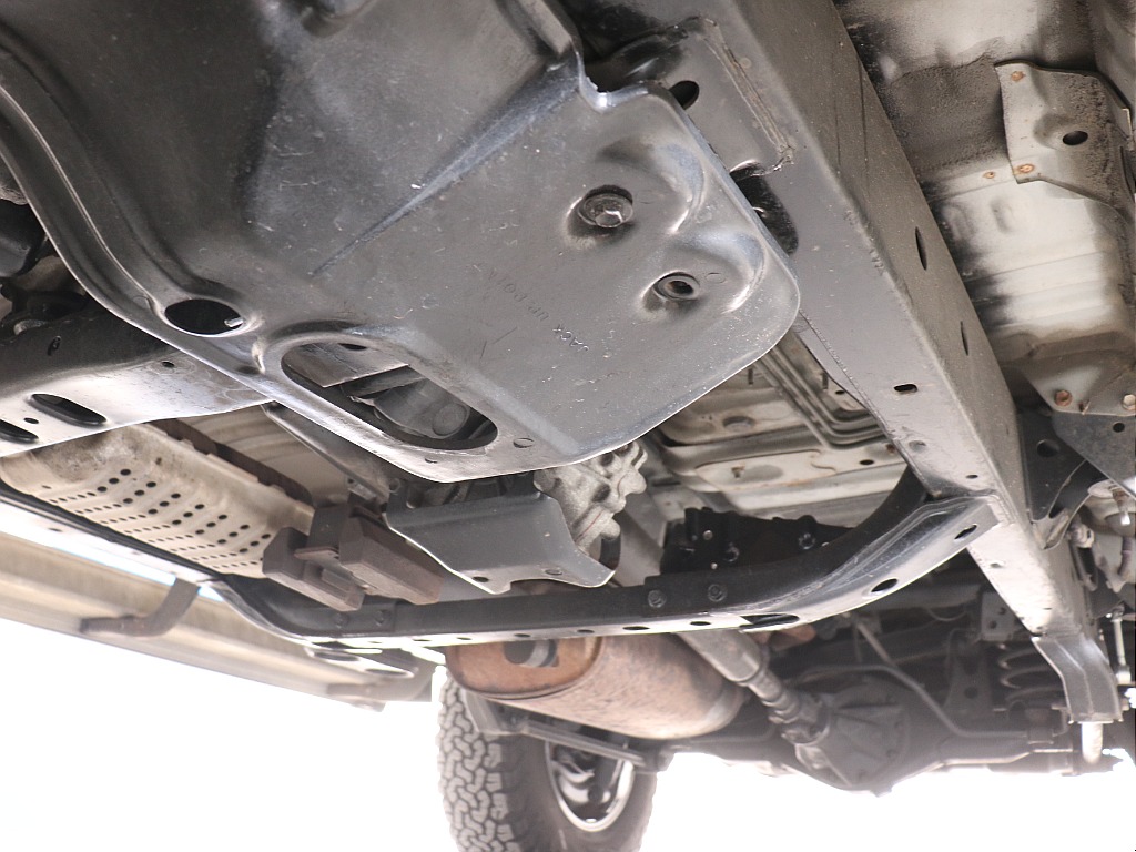 下廻りもご覧のクオリティー！堅牢なラダーフレームも健在です！