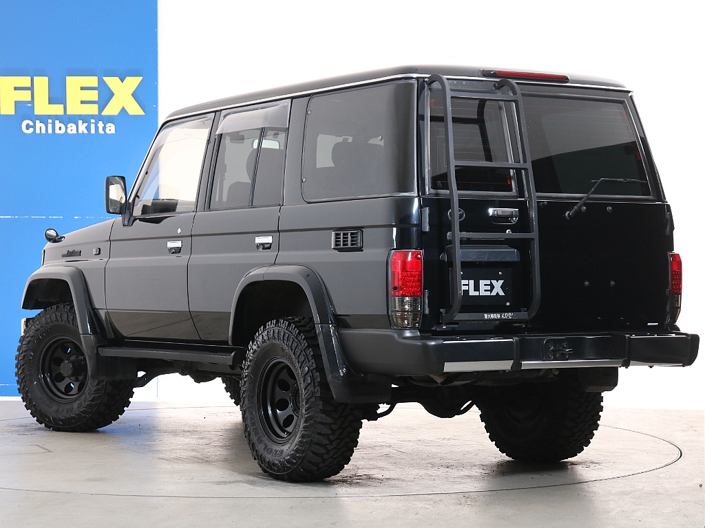 リアラダーの装着をすることによりカッコ良く仕上がっております！