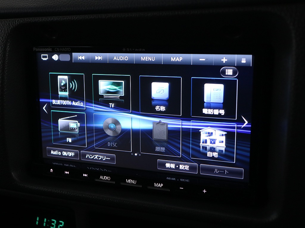 ストラーダ製7インチナビ装着済み！