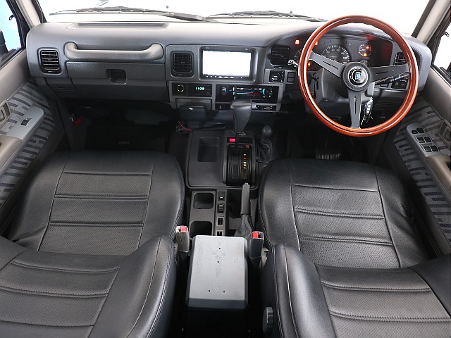 インパネ周りも綺麗に保てれており、グレーでシックな室内となっております！