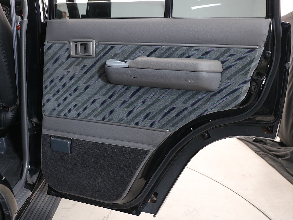 後部座席ドアトリム！