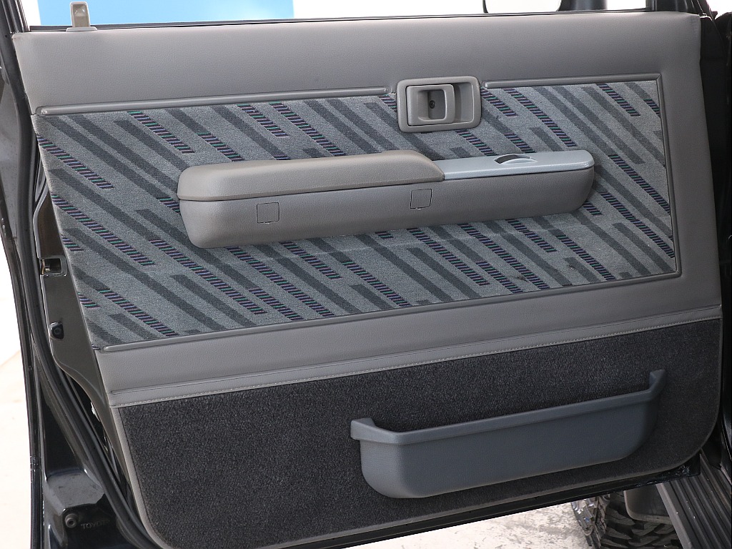 助手席ドアトリム！